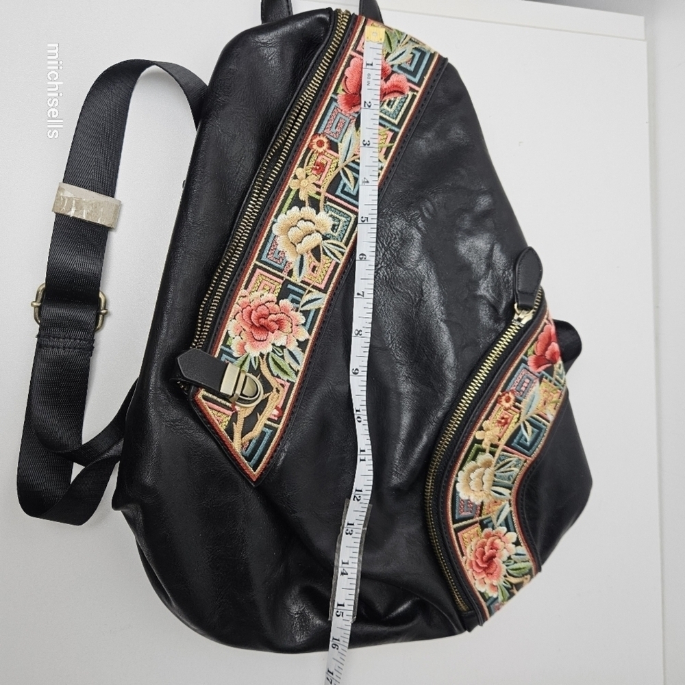 Leather backpack with embroidery - Picture 9 of 10